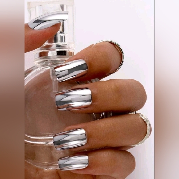 Silver Nails - Picture 3 of 9